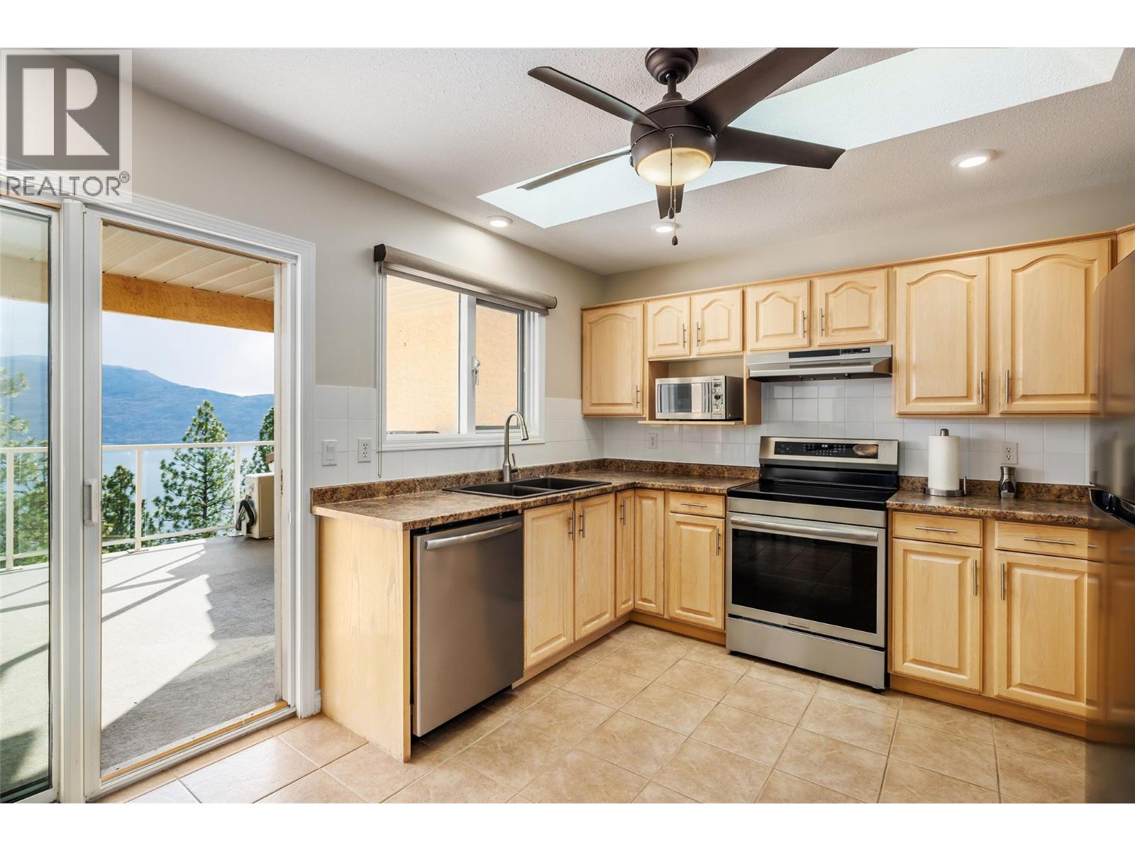 4450 Ponderosa Drive Unit# 204, Peachland, British Columbia  V0H 1X5 - Photo 11 - 10383686