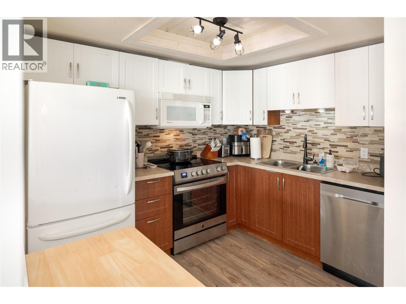 3175 De Montreuil Court Unit# 204, Kelowna, British Columbia  V1W 3W2 - Photo 3 - 10384771