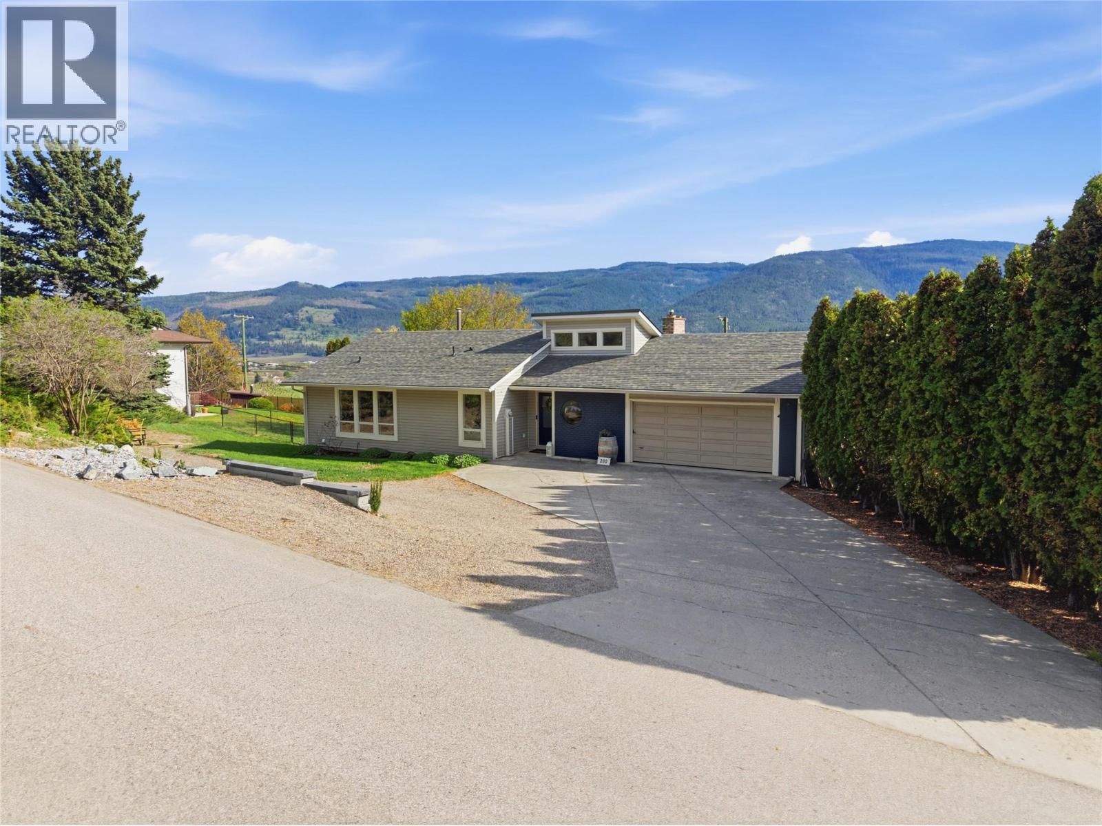 300 Scenic Drive, Coldstream, British Columbia  V1B 2X3 - Photo 1 - 10384351