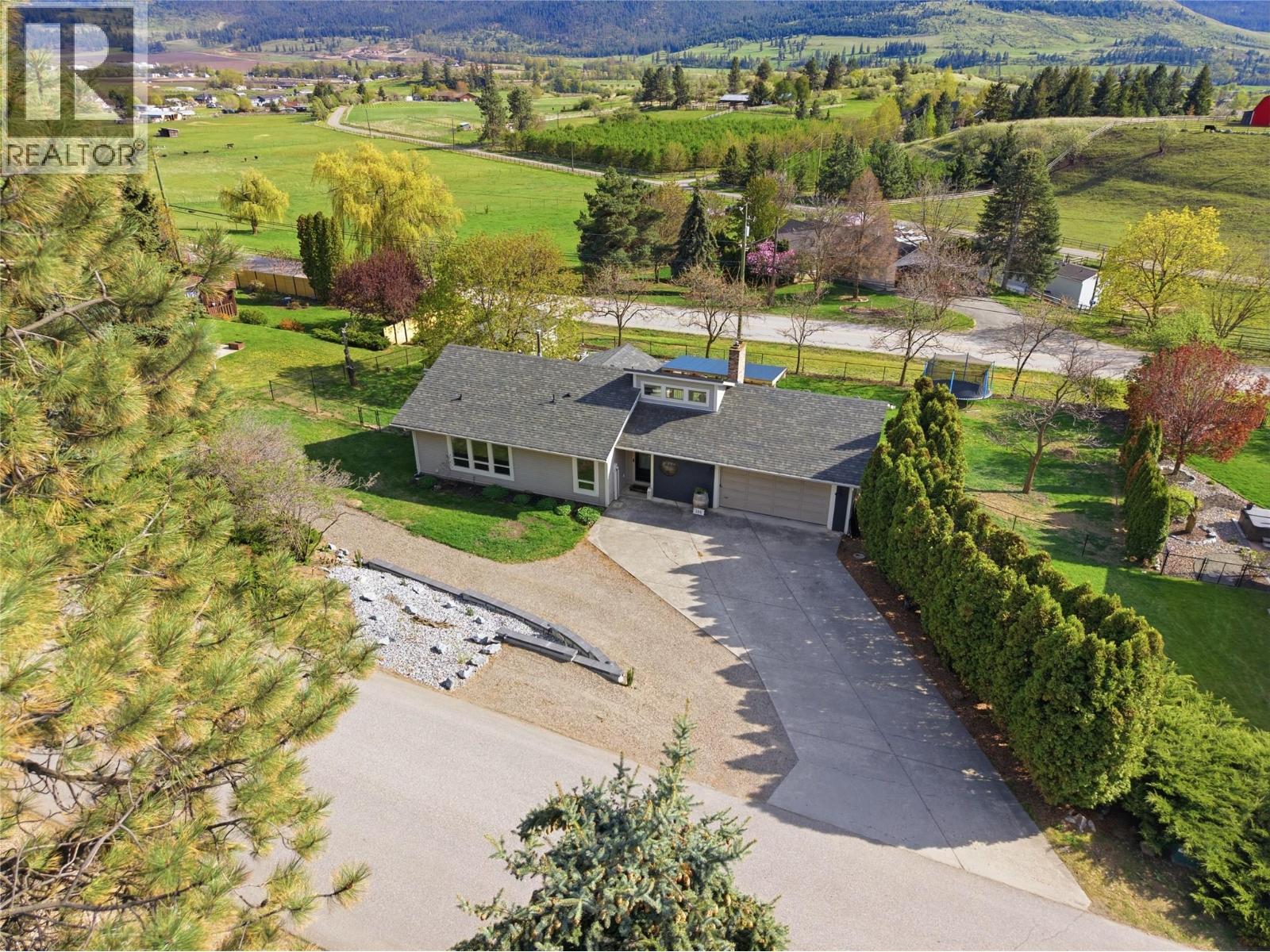 300 Scenic Drive, Coldstream, British Columbia  V1B 2X3 - Photo 3 - 10384351