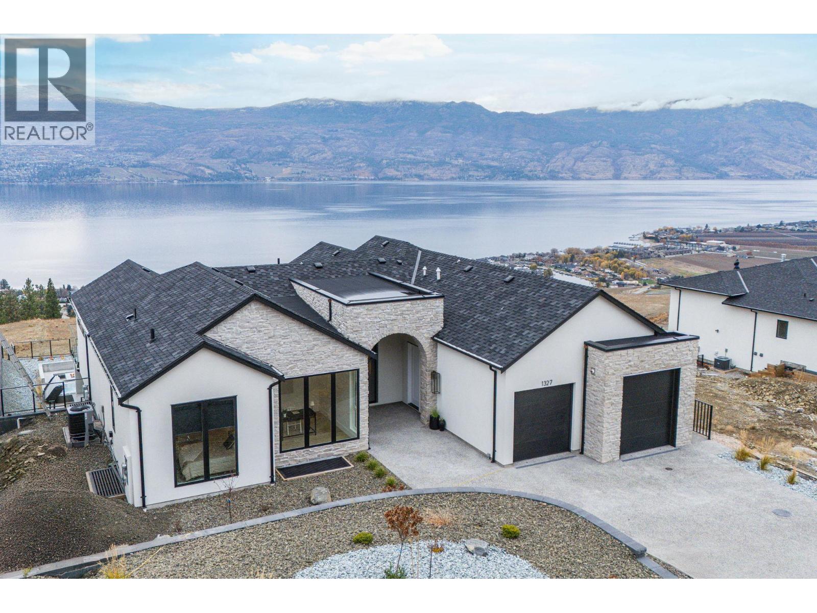 1327 Vineyard Drive, west kelowna, British Columbia