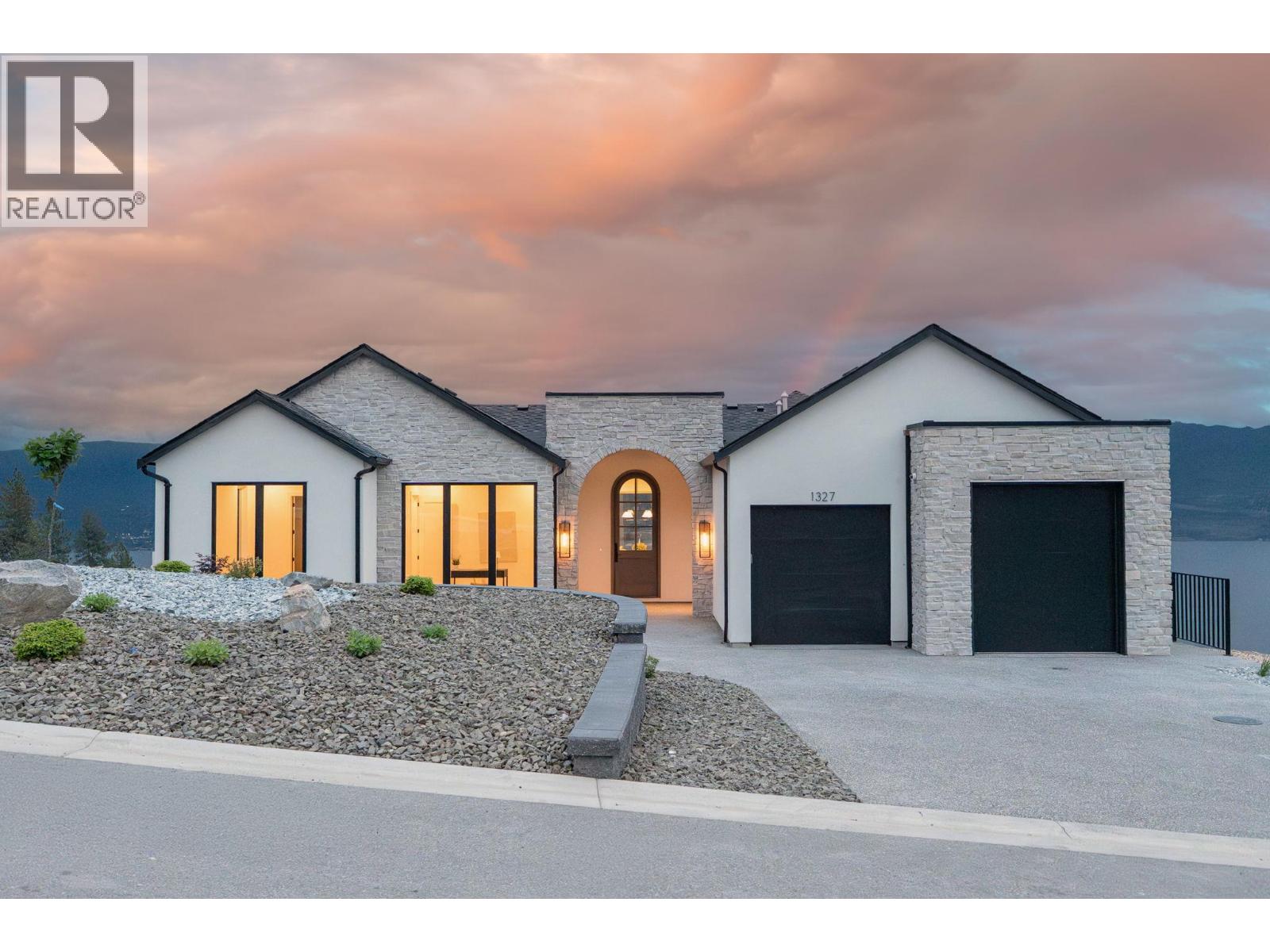 1327 Vineyard Drive, West Kelowna, British Columbia  V4T 3H9 - Photo 2 - 10385018