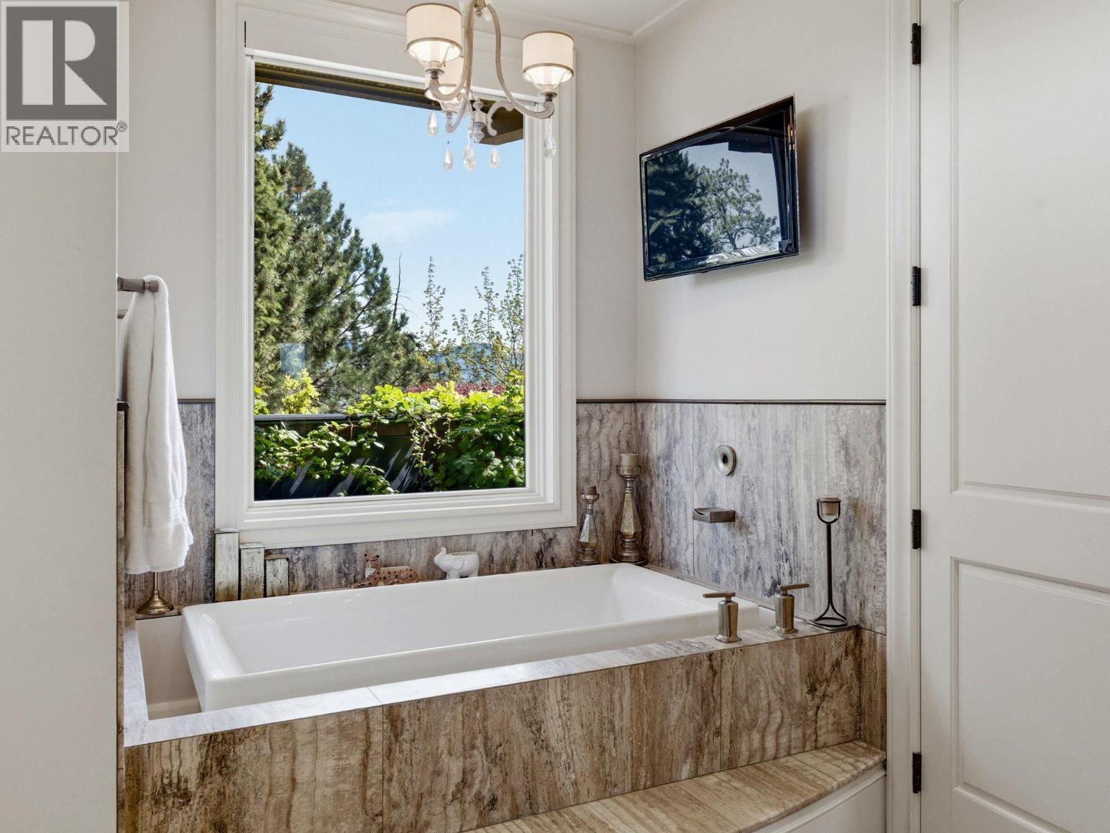 706 Highpointe Court, Kelowna, British Columbia  V1V 2Y3 - Photo 36 - 10384987