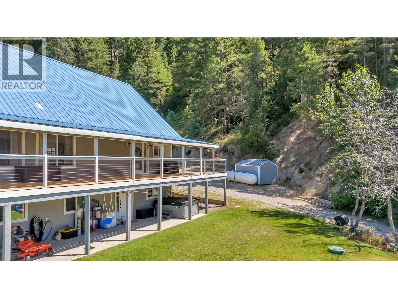 2621 Salmon River Road, Salmon Arm, British Columbia  V1E 3H8 - Photo 16 - 10384739