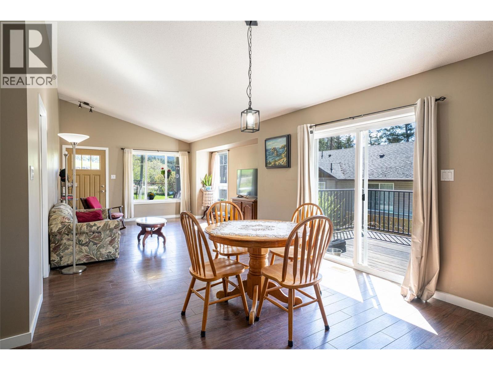 5654 Lynes Road, Falkland, British Columbia  V0E 1W0 - Photo 10 - 10384832