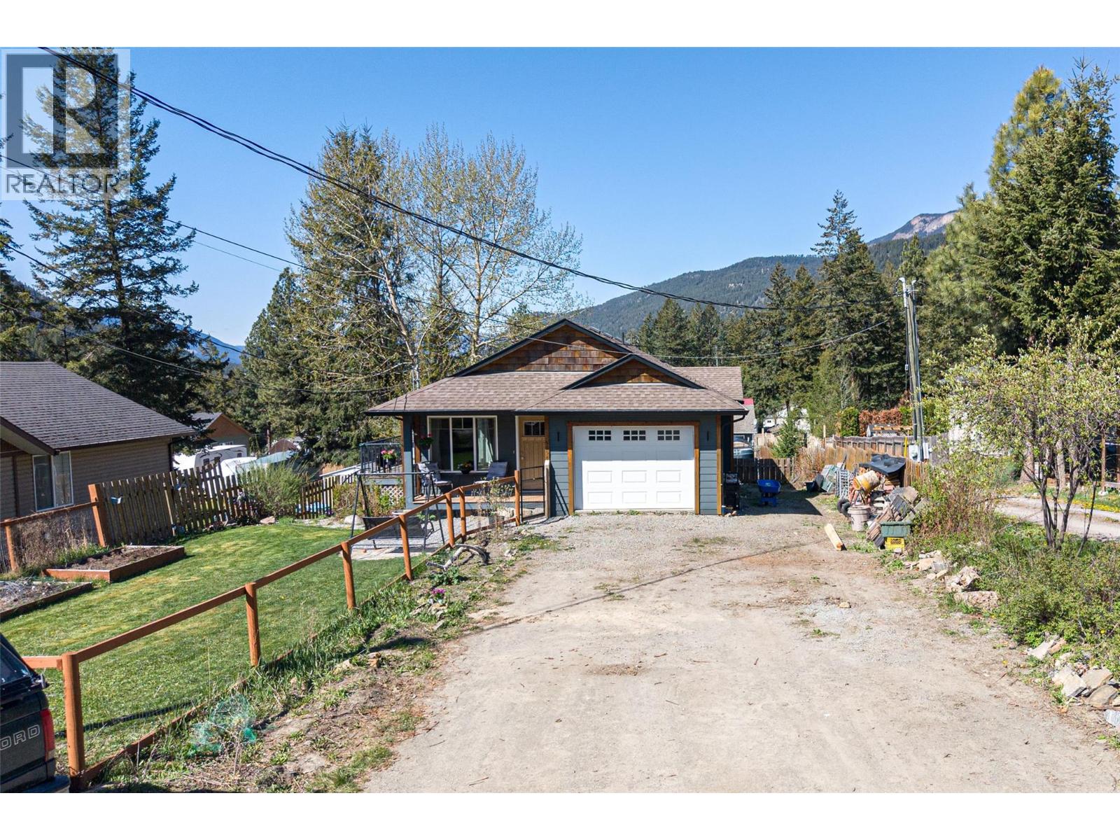 5654 Lynes Road, Falkland, British Columbia  V0E 1W0 - Photo 2 - 10384832