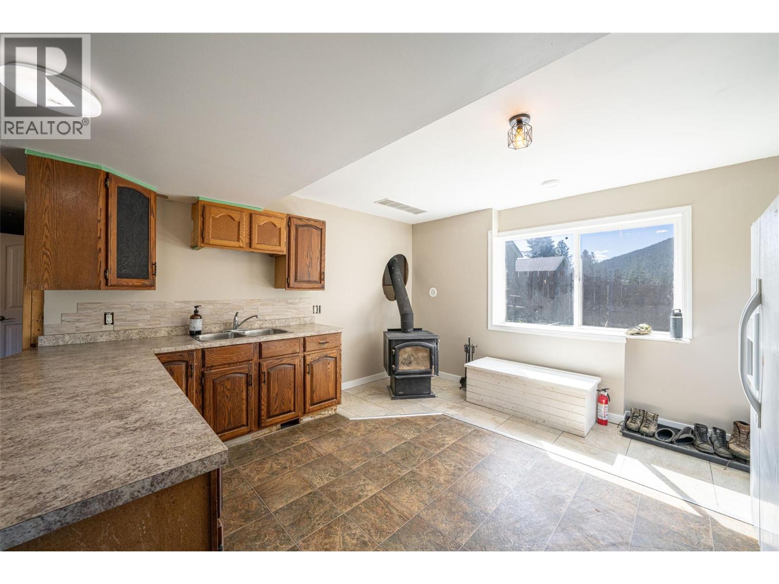 5654 Lynes Road, Falkland, British Columbia  V0E 1W0 - Photo 22 - 10384832