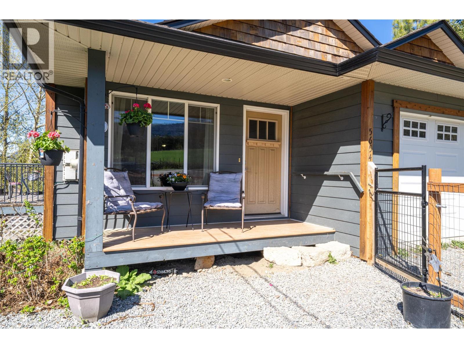 5654 Lynes Road, Falkland, British Columbia  V0E 1W0 - Photo 3 - 10384832