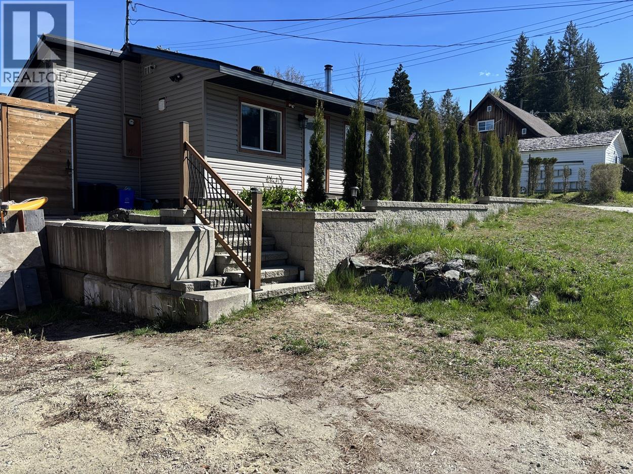 95 2nd Street Nw, Nakusp, British Columbia  V0G 1R0 - Photo 13 - 10384733