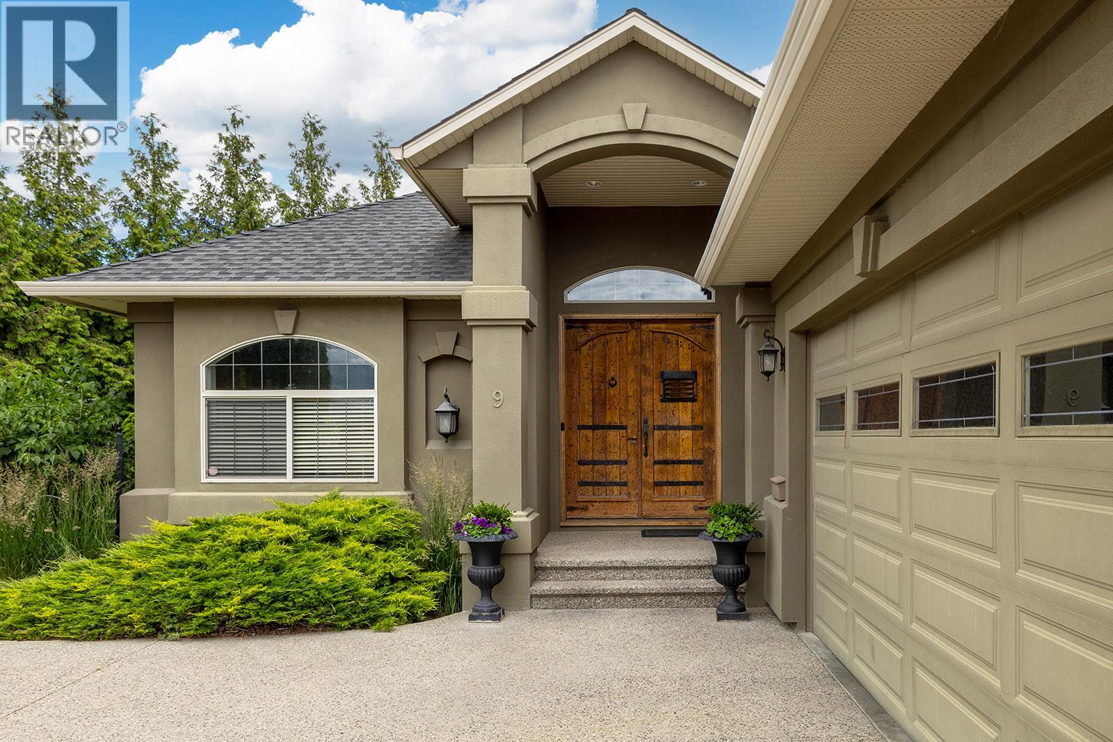 3103 Thacker Drive, West Kelowna, British Columbia  V1Z 1X5 - Photo 2 - 10384934
