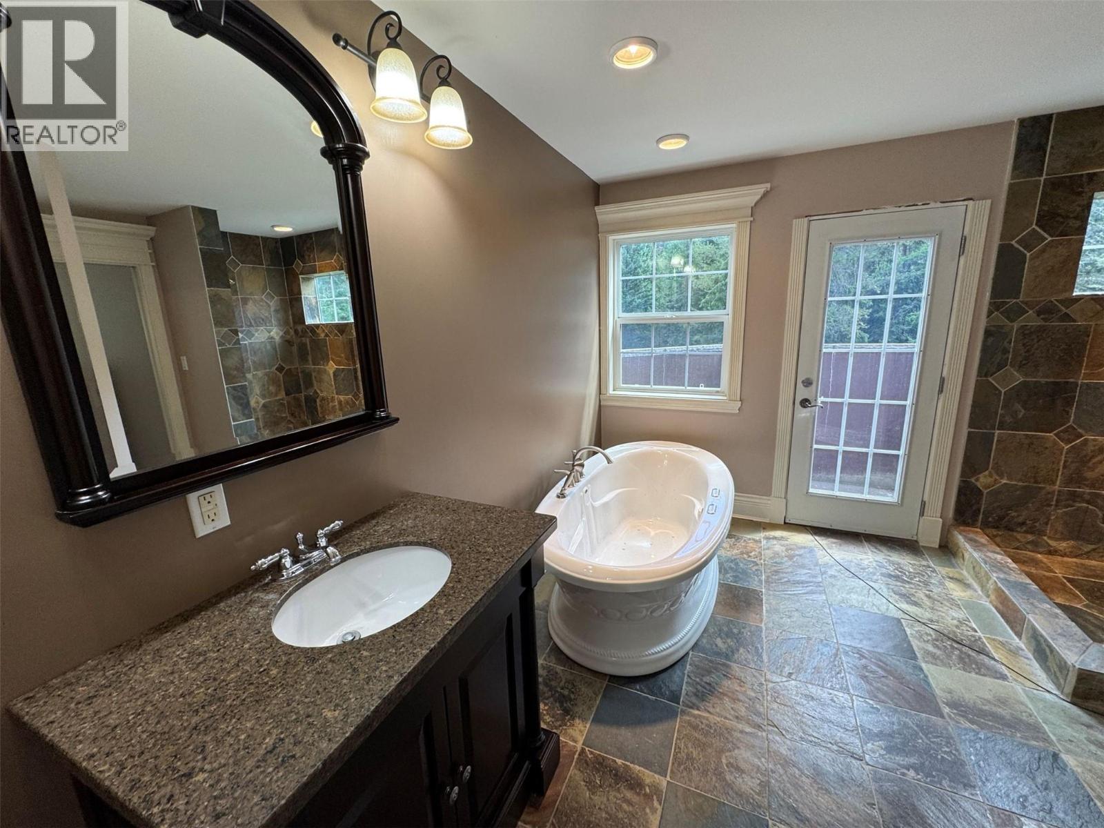 6016 Athelston-Hartford Road, Grand Forks, British Columbia  V0H 1H5 - Photo 17 - 10385090