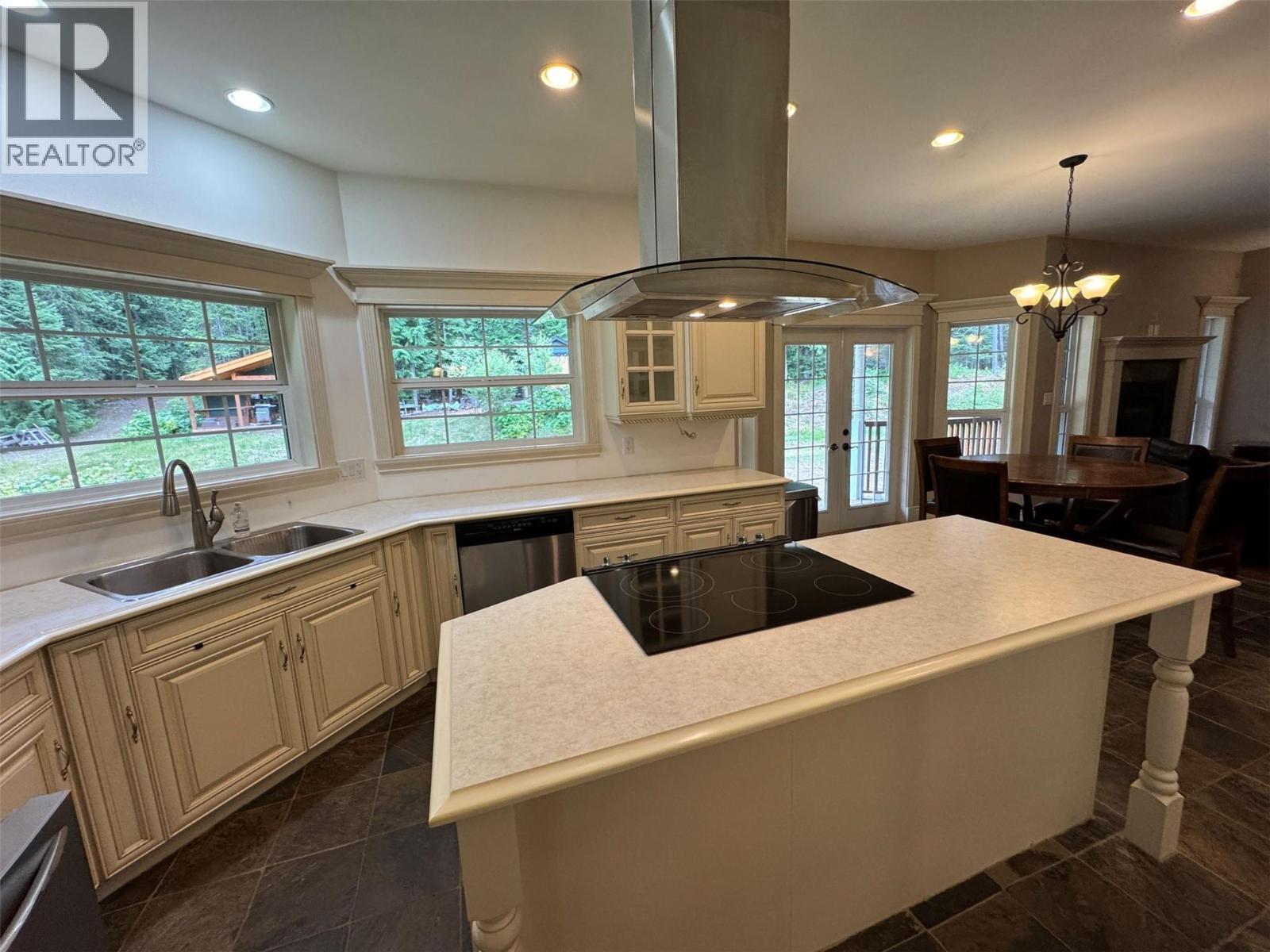 6016 Athelston-Hartford Road, Grand Forks, British Columbia  V0H 1H5 - Photo 8 - 10385090