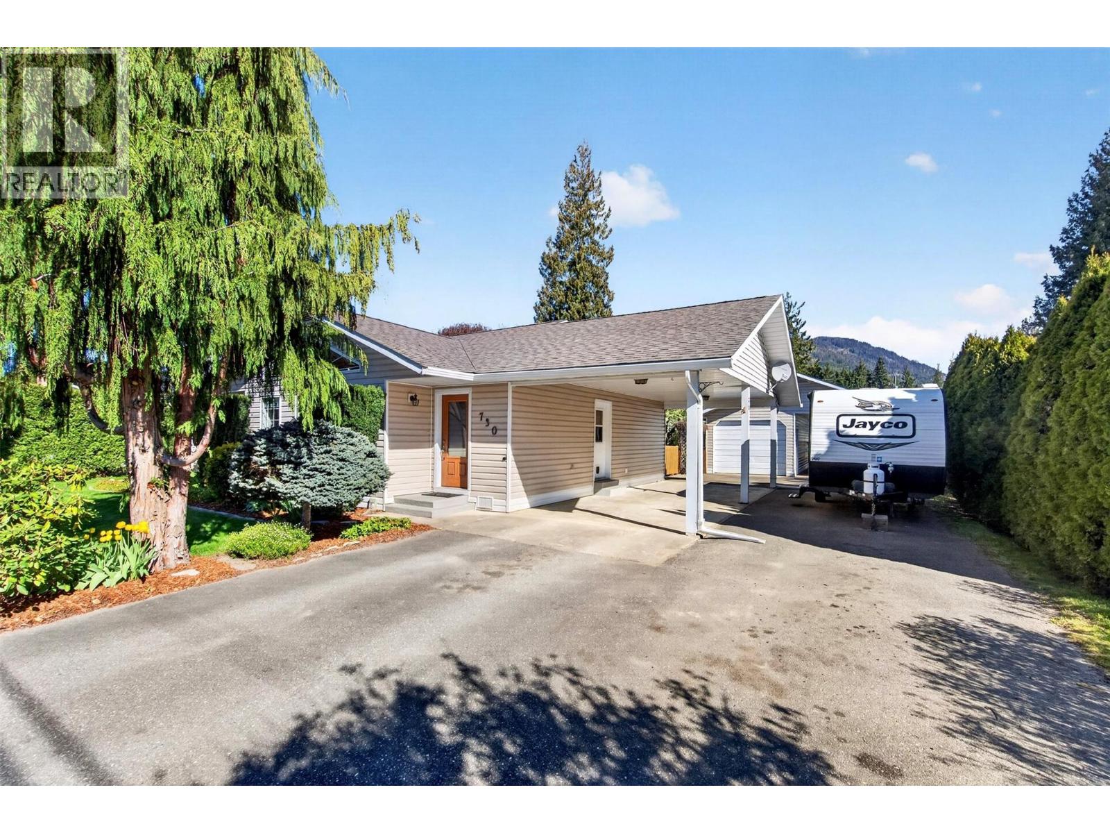 730 Parksville Street, Sicamous, British Columbia  V0E 2V0 - Photo 12 - 10384947