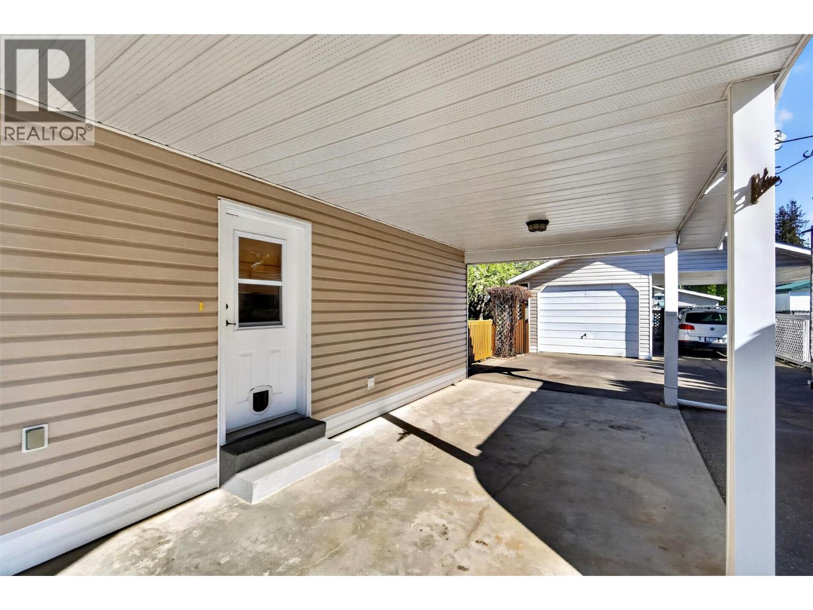 730 Parksville Street, Sicamous, British Columbia  V0E 2V0 - Photo 14 - 10384947