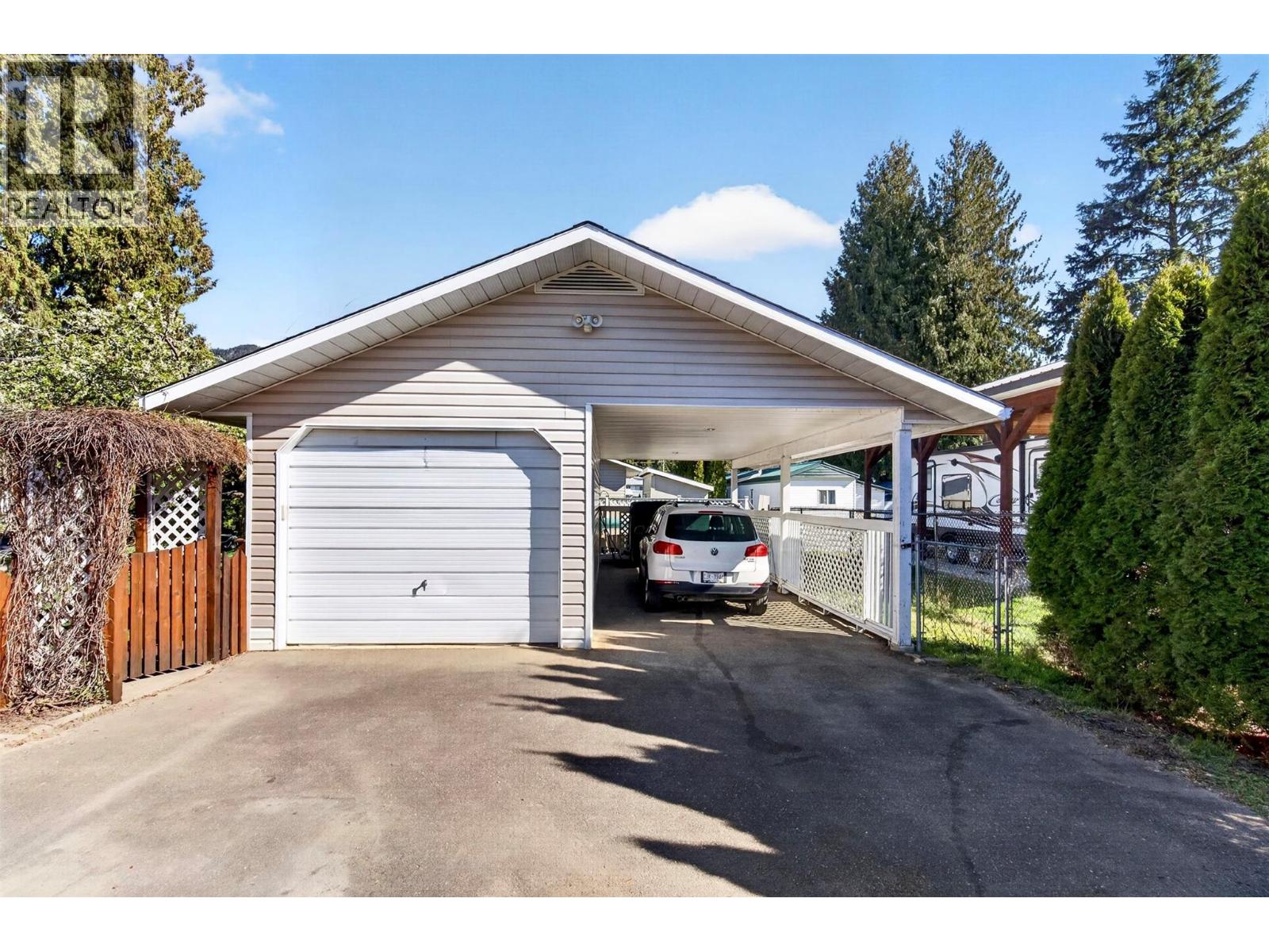 730 Parksville Street, Sicamous, British Columbia  V0E 2V0 - Photo 16 - 10384947