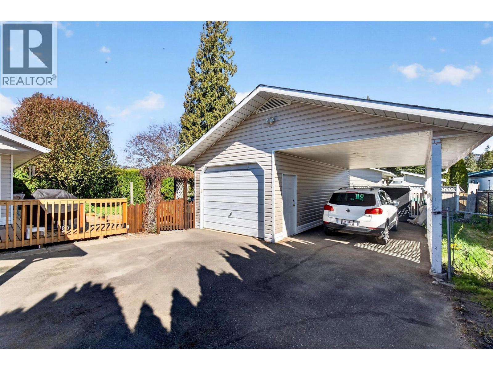 730 Parksville Street, Sicamous, British Columbia  V0E 2V0 - Photo 17 - 10384947