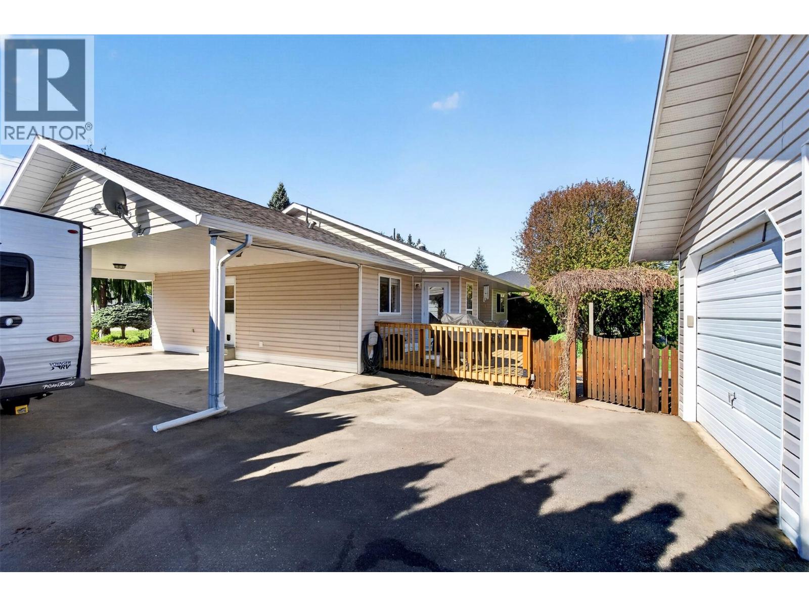 730 Parksville Street, Sicamous, British Columbia  V0E 2V0 - Photo 18 - 10384947