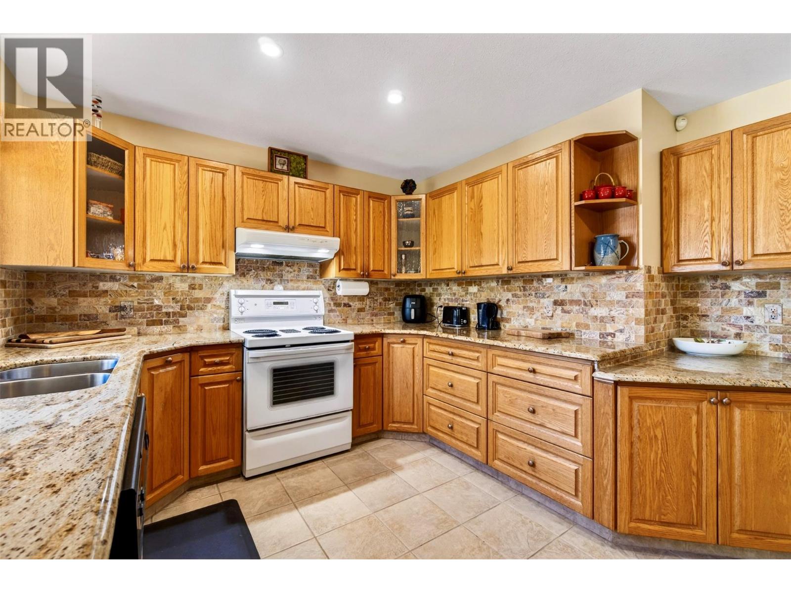 730 Parksville Street, Sicamous, British Columbia  V0E 2V0 - Photo 30 - 10384947