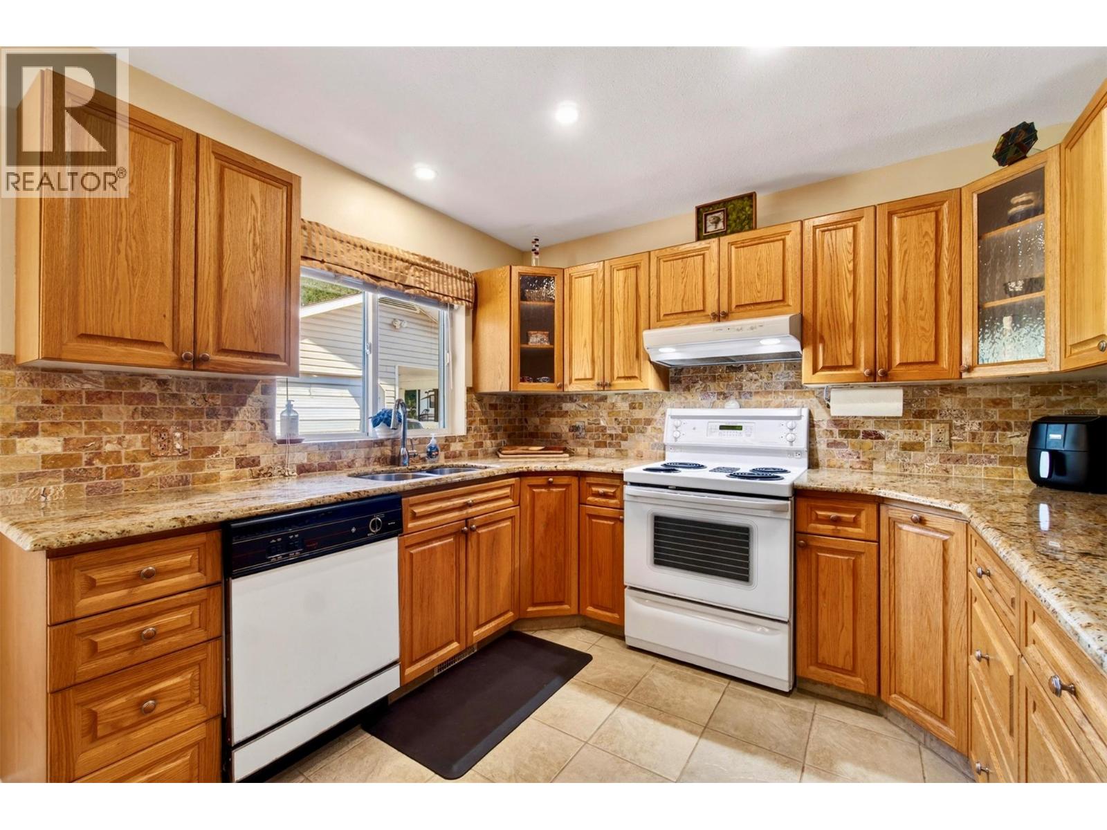 730 Parksville Street, Sicamous, British Columbia  V0E 2V0 - Photo 31 - 10384947
