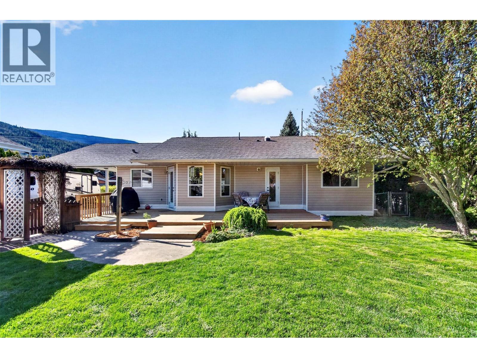 730 Parksville Street, Sicamous, British Columbia  V0E 2V0 - Photo 48 - 10384947