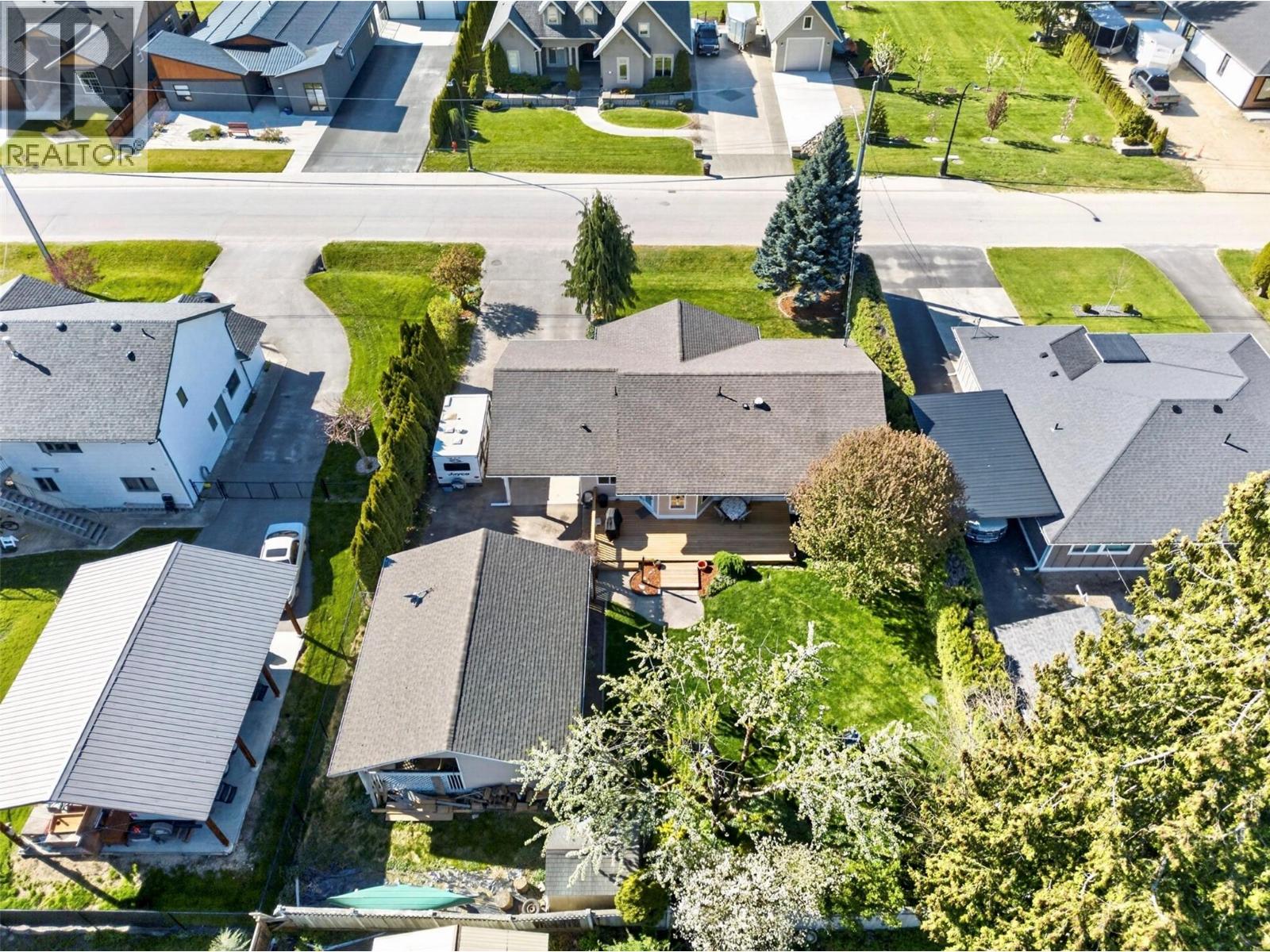 730 Parksville Street, Sicamous, British Columbia  V0E 2V0 - Photo 7 - 10384947