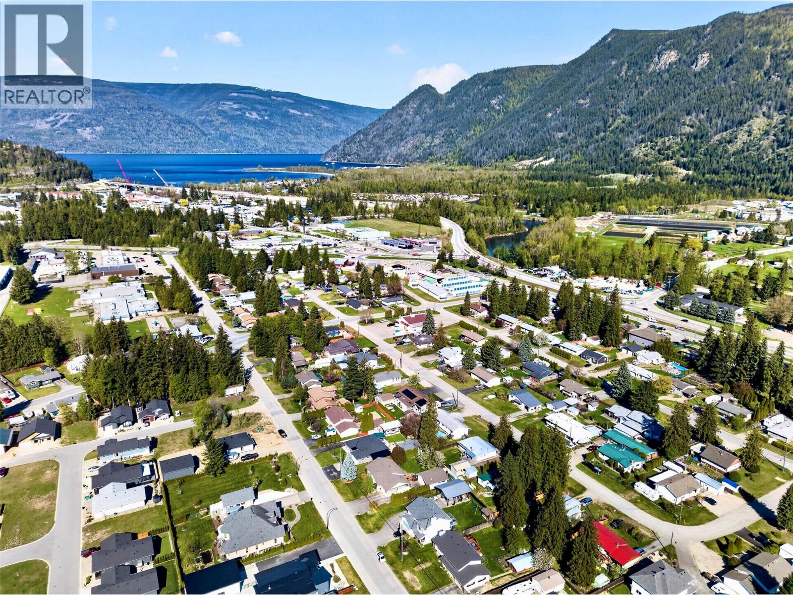730 Parksville Street, Sicamous, British Columbia  V0E 2V0 - Photo 9 - 10384947