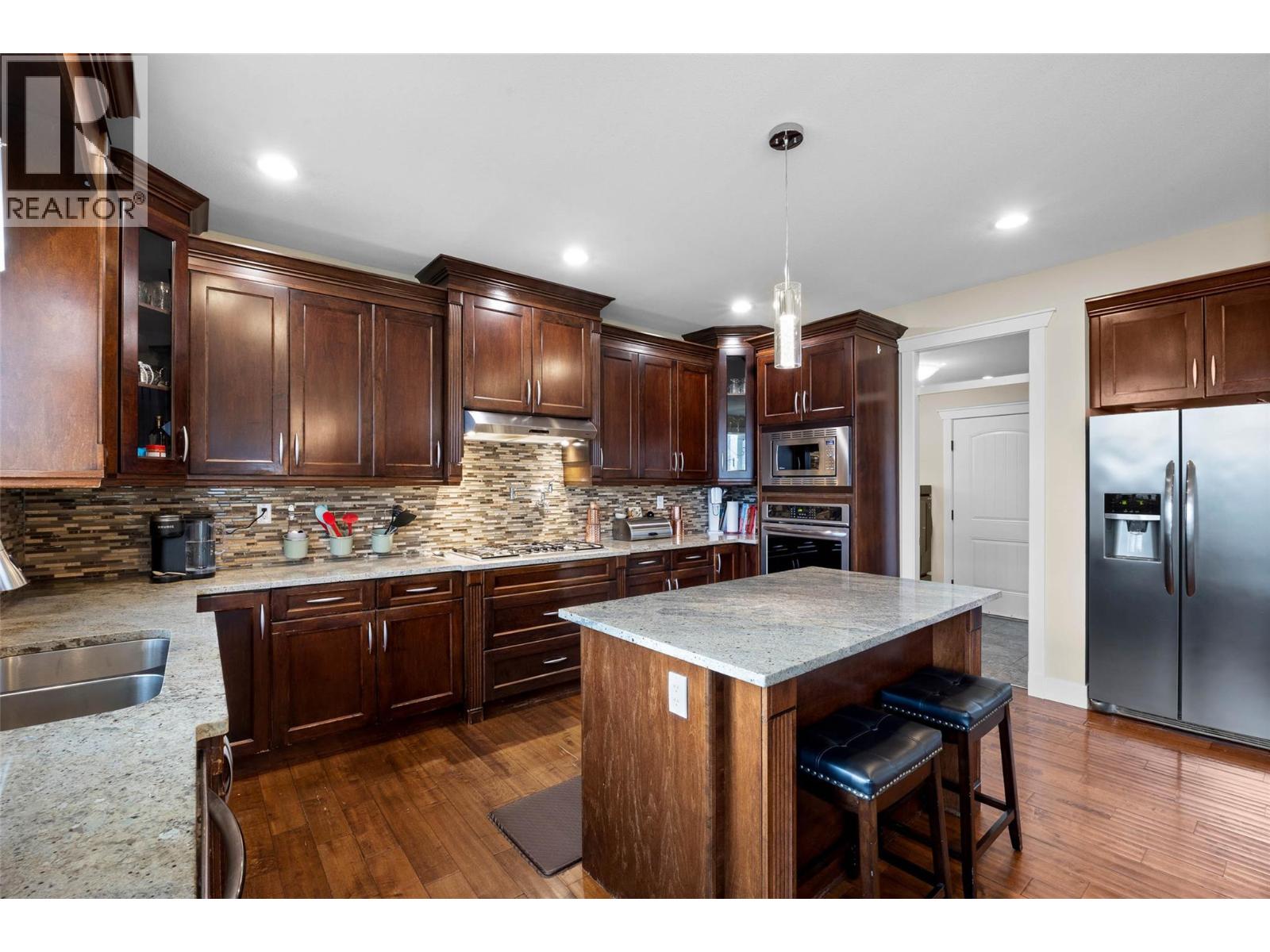 2748 Beachmount Crescent, Kamloops, British Columbia  V2B 0E6 - Photo 11 - 10385135