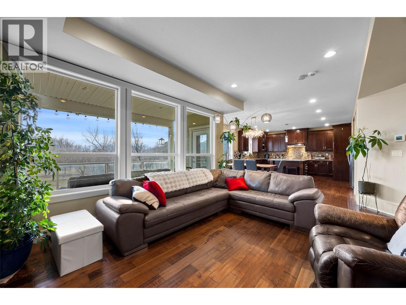 2748 Beachmount Crescent, Kamloops, British Columbia  V2B 0E6 - Photo 6 - 10385135