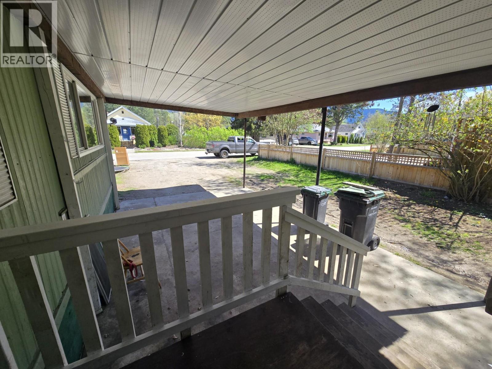 300 3rd Avenue, Castlegar, British Columbia  V1N 2A6 - Photo 6 - 10384861