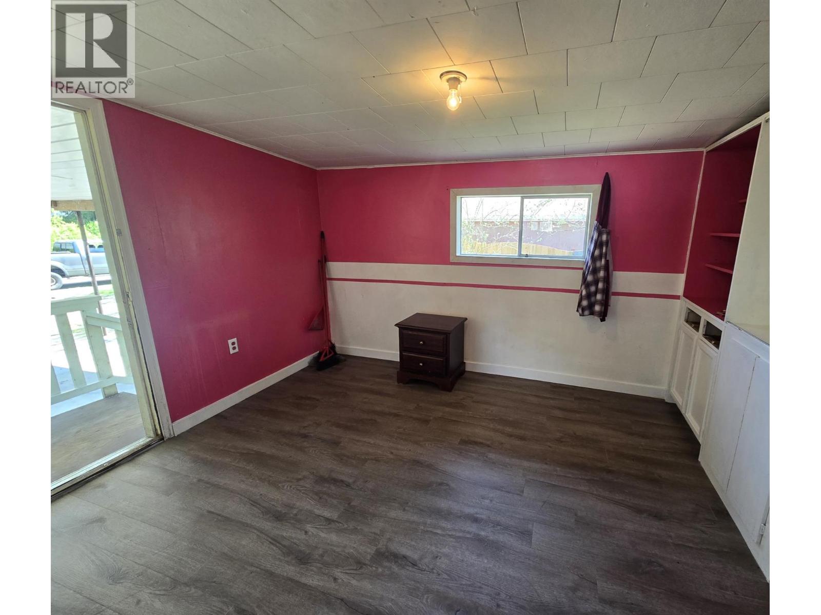300 3rd Avenue, Castlegar, British Columbia  V1N 2A6 - Photo 7 - 10384861