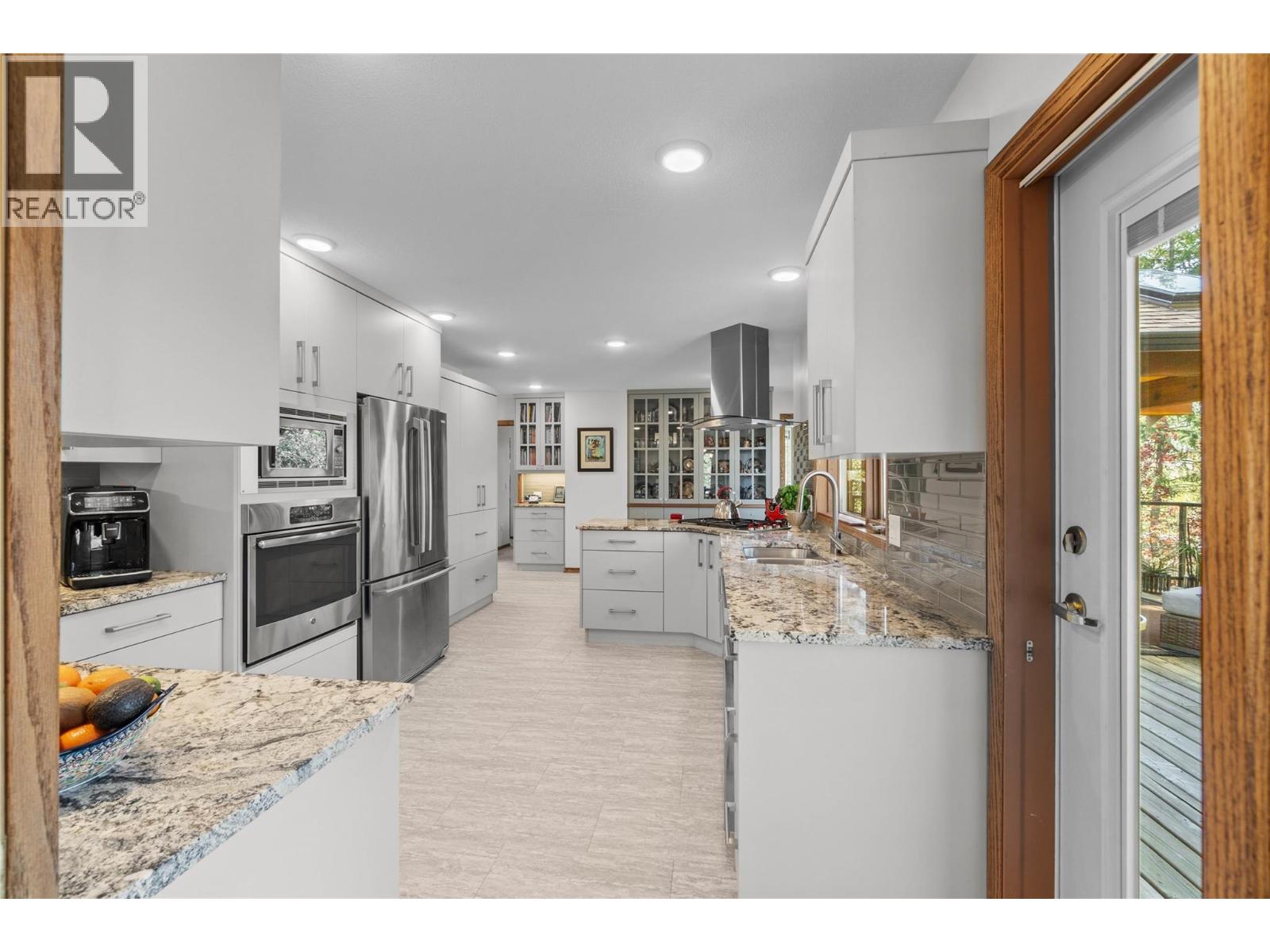 6828 Barnhartvale Road, Kamloops, British Columbia  V2C 6V7 - Photo 13 - 10384329