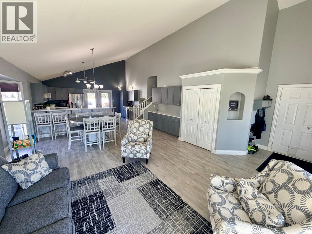 1708 89 Avenue, Dawson Creek, British Columbia  V1G 5A7 - Photo 3 - 10385146