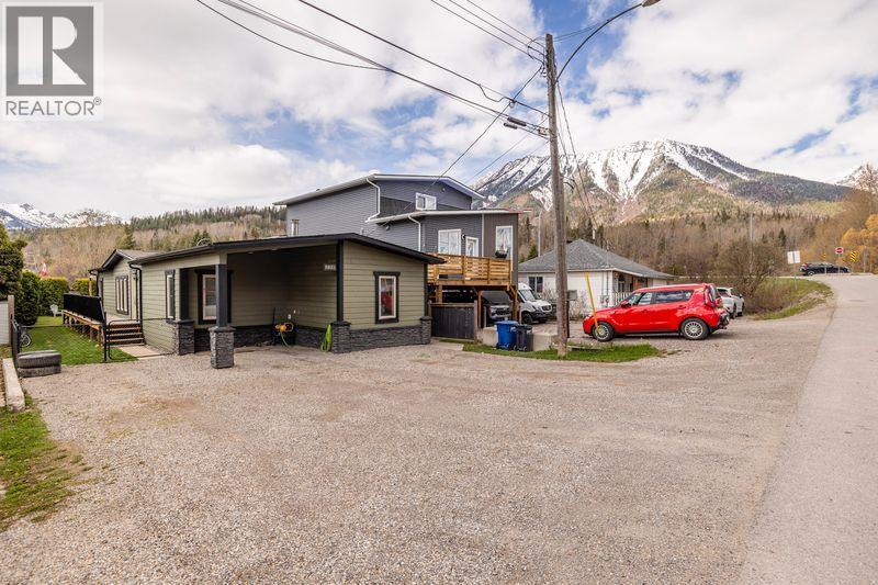 236 Riverside Drive, Fernie, British Columbia  V0B 1M1 - Photo 5 - 10385083
