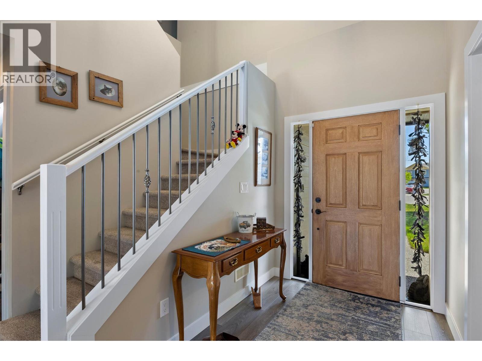 2704 Beachmount Crescent, Kamloops, British Columbia  V2B 0E6 - Photo 4 - 10384572