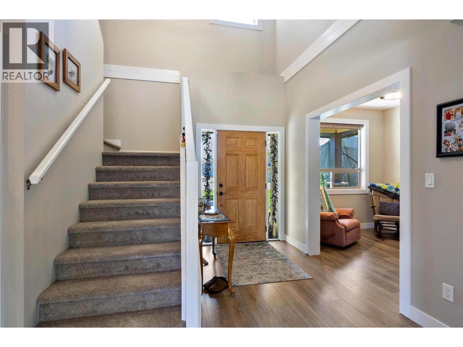2704 Beachmount Crescent, Kamloops, British Columbia  V2B 0E6 - Photo 5 - 10384572