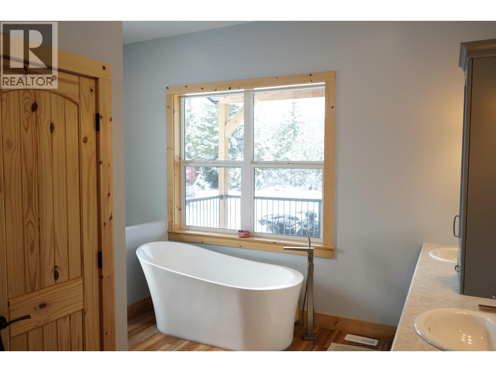 3630 Sharptail Road, Clinton, British Columbia  V0K 1K0 - Photo 10 - 10384313