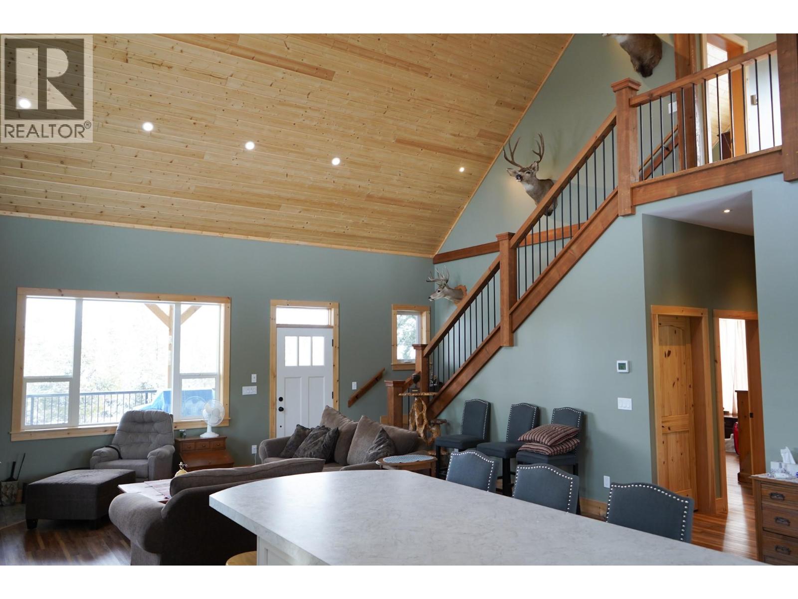 3630 Sharptail Road, Clinton, British Columbia  V0K 1K0 - Photo 16 - 10384313