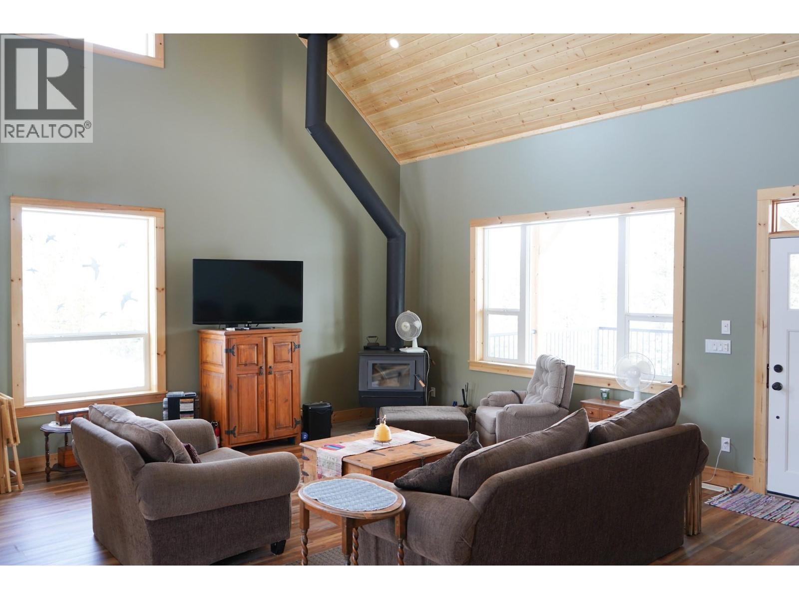 3630 Sharptail Road, Clinton, British Columbia  V0K 1K0 - Photo 6 - 10384313