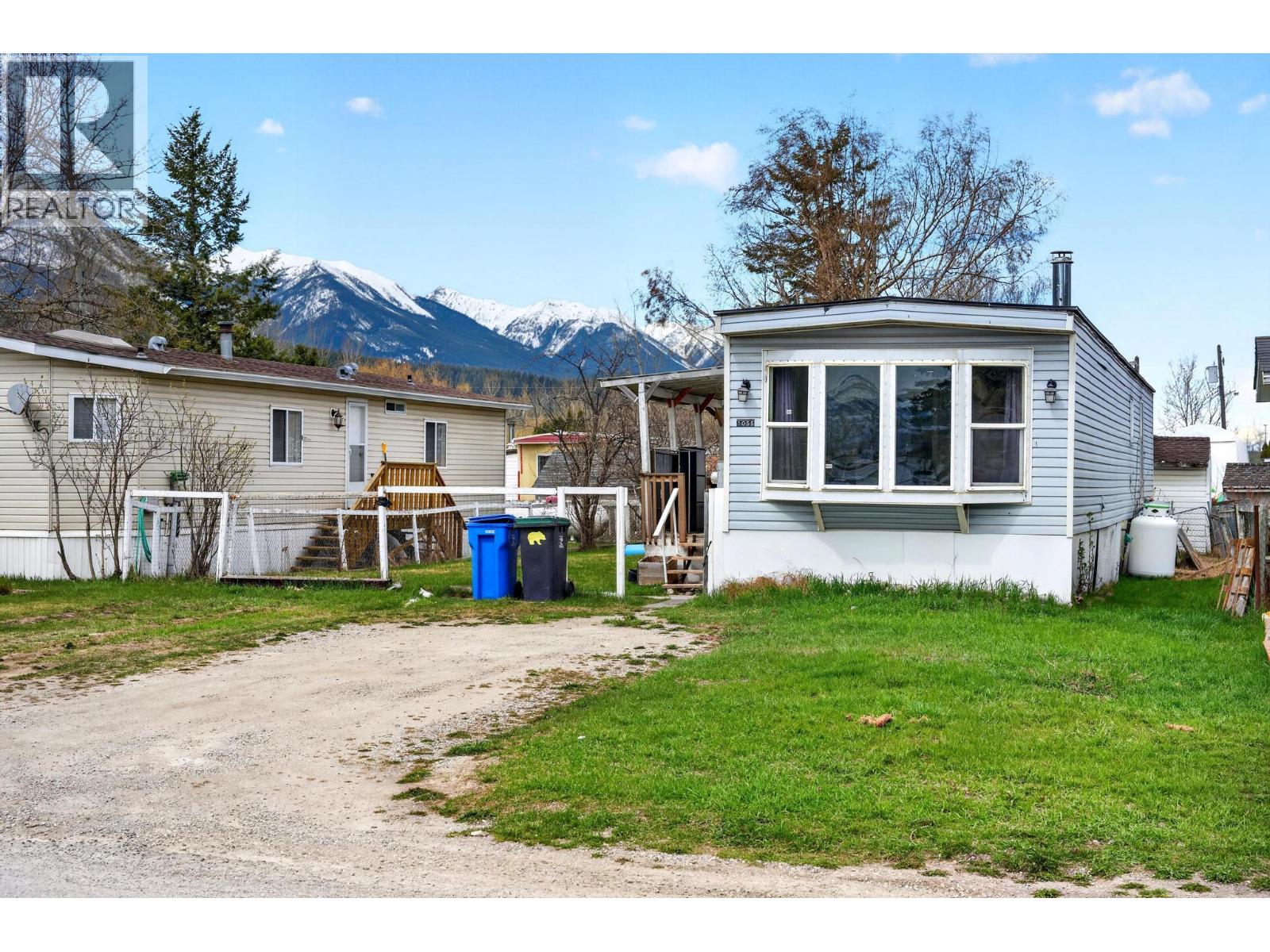 1055 King Crescent, Golden, British Columbia  V0H 1H0 - Photo 1 - 10384870