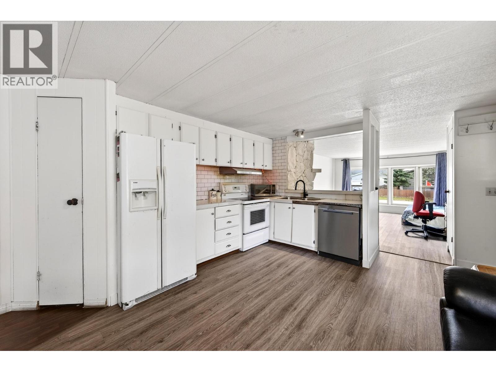 1055 King Crescent, Golden, British Columbia  V0H 1H0 - Photo 3 - 10384870
