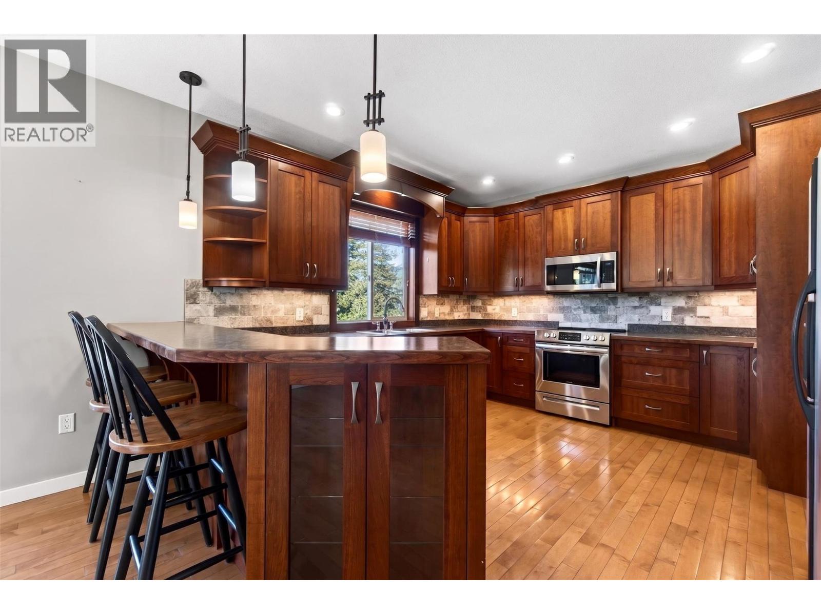1291 23 Avenue Sw, Salmon Arm, British Columbia  V1E 0A9 - Photo 4 - 10384659