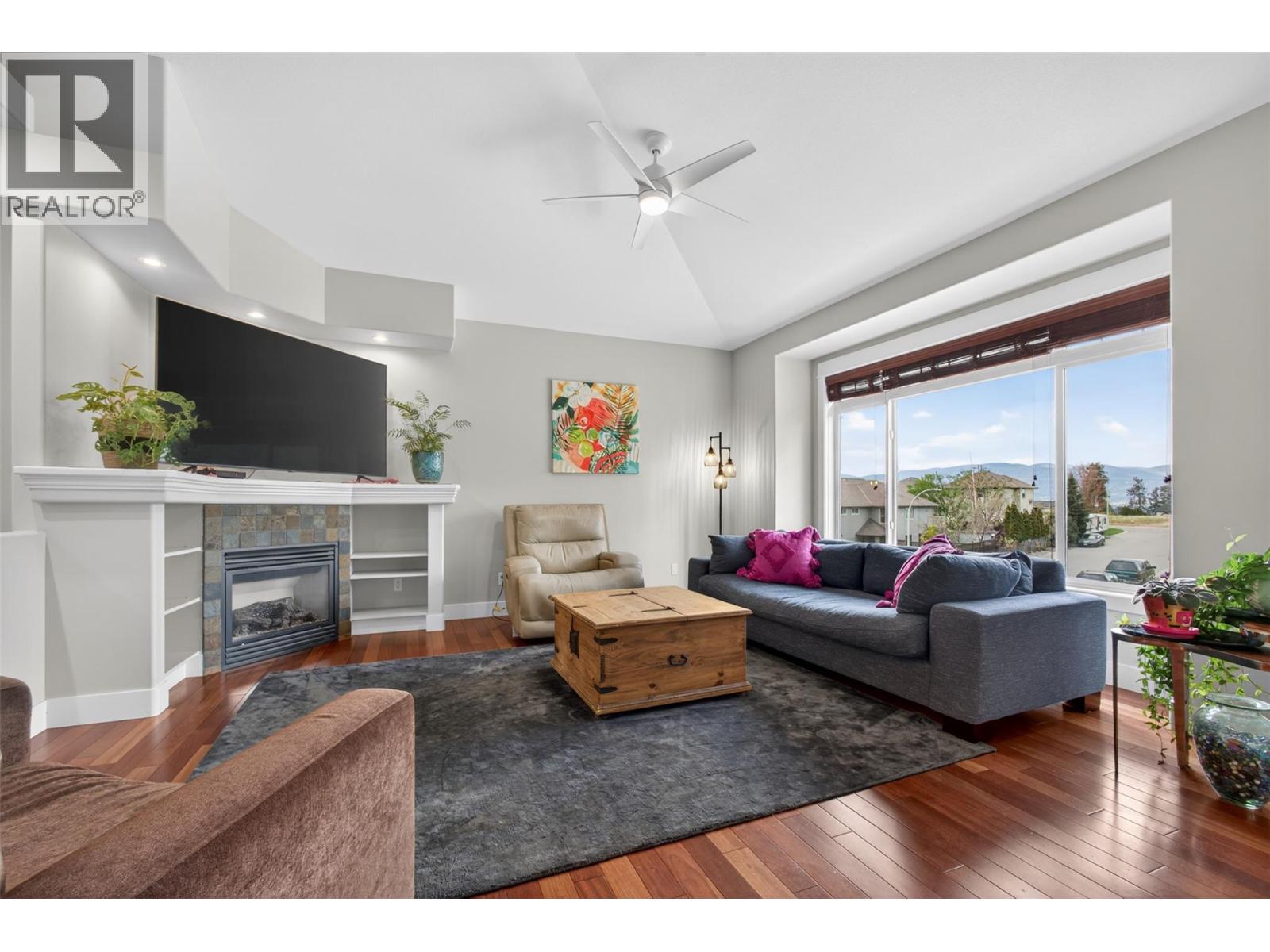 539 South Crest Drive, Kelowna, British Columbia  V1W 4W8 - Photo 2 - 10384342