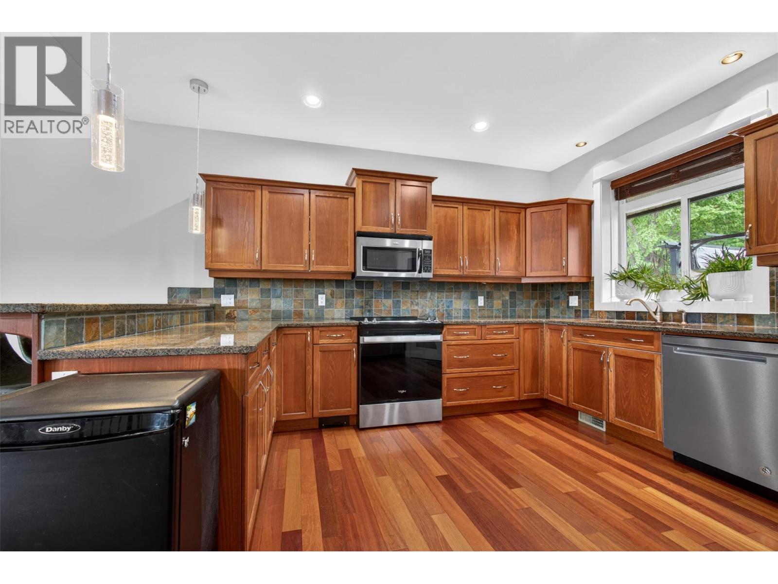 539 South Crest Drive, Kelowna, British Columbia  V1W 4W8 - Photo 8 - 10384342