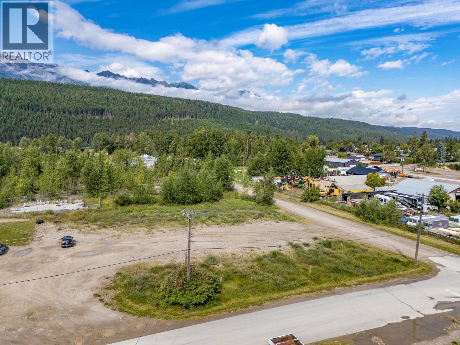 716 14th Street, Golden, British Columbia  V0A 1H0 - Photo 4 - 10385188