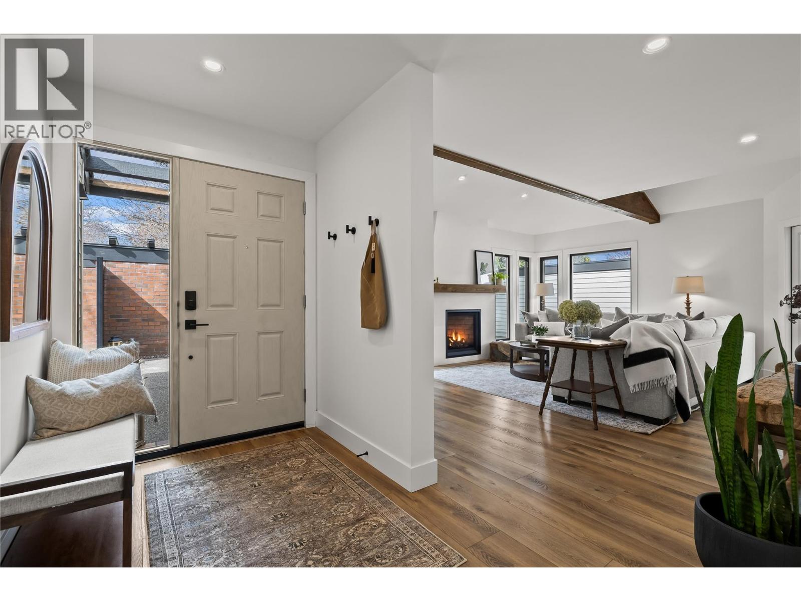 2831 Abbott Street, Kelowna, British Columbia  V1Y 1G5 - Photo 2 - 10384993