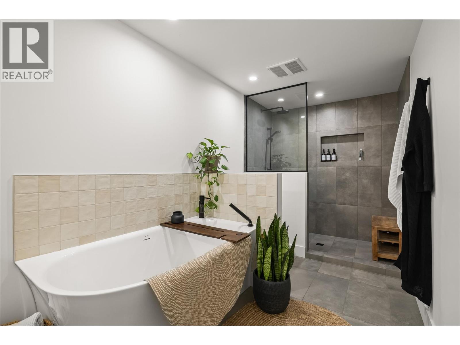 2831 Abbott Street, Kelowna, British Columbia  V1Y 1G5 - Photo 24 - 10384993