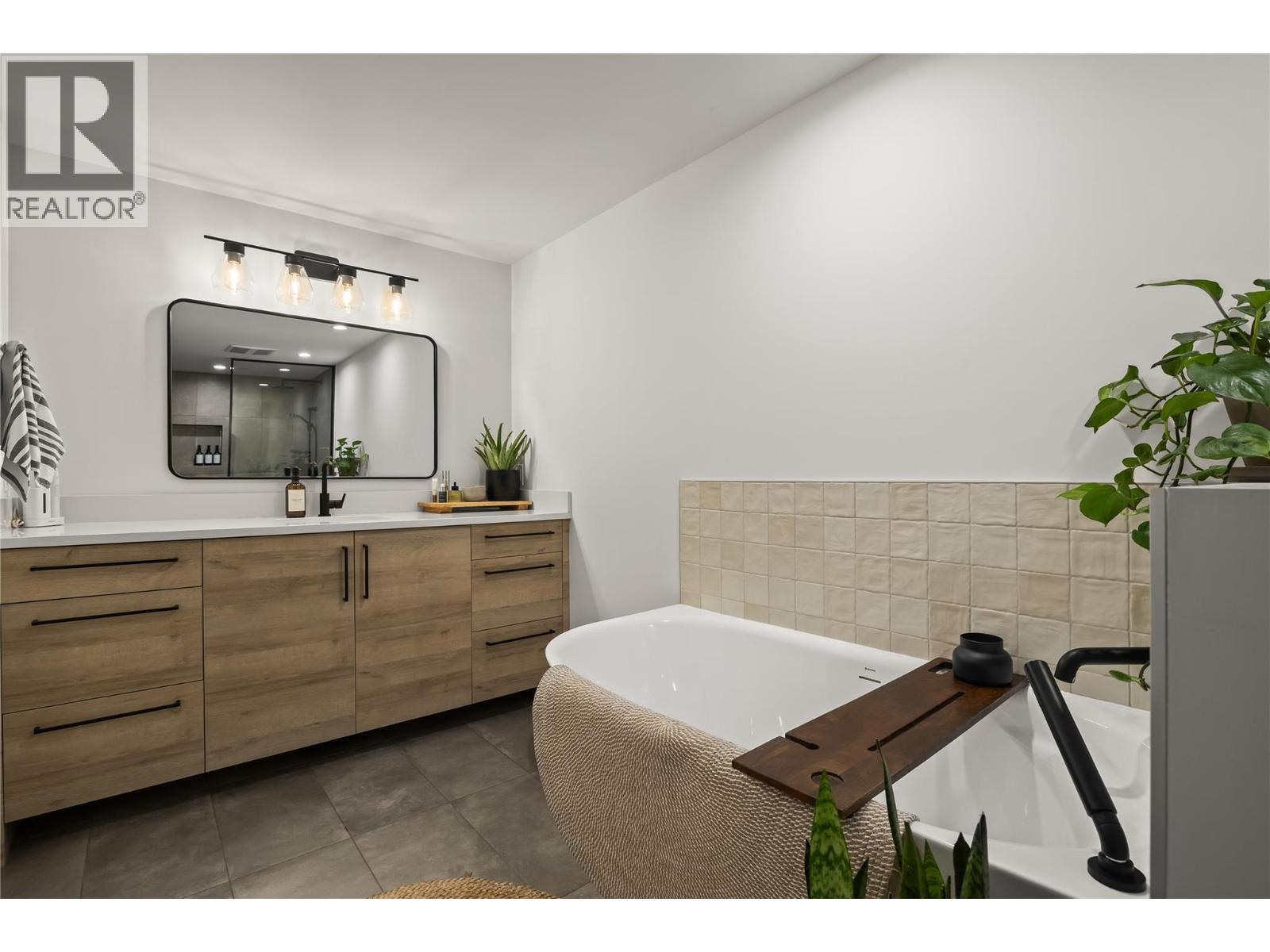 2831 Abbott Street, Kelowna, British Columbia  V1Y 1G5 - Photo 25 - 10384993