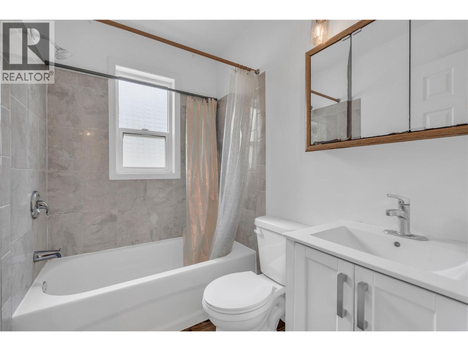 1498 Main Street, Olalla, British Columbia  V0X 1N6 - Photo 8 - 10384061