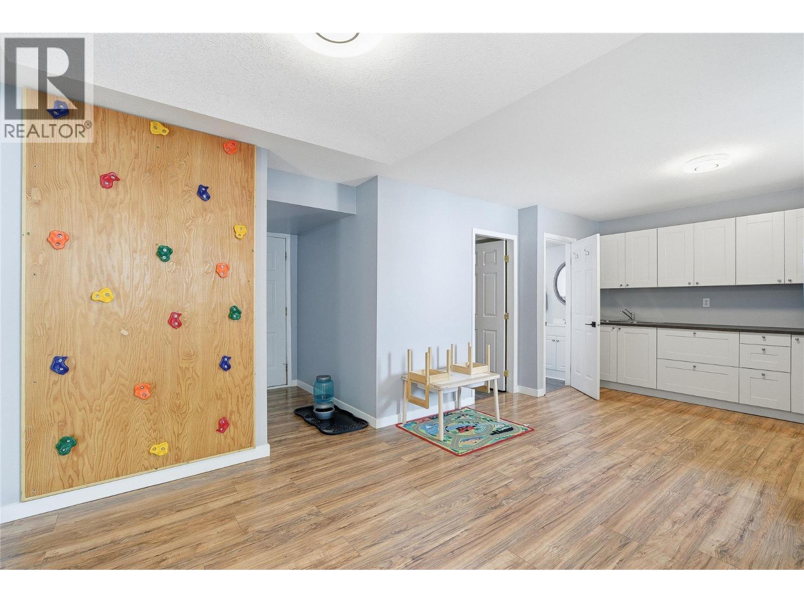 418 Malahat Place, Kamloops, British Columbia  V2E 2M8 - Photo 32 - 10383888