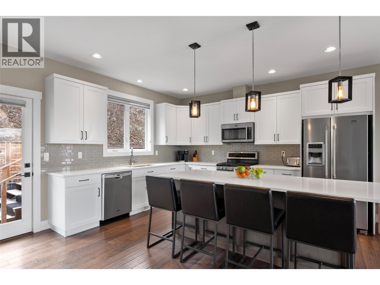2061 Galore Crescent, Kamloops, British Columbia  V2E 0A7 - Photo 3 - 10385197